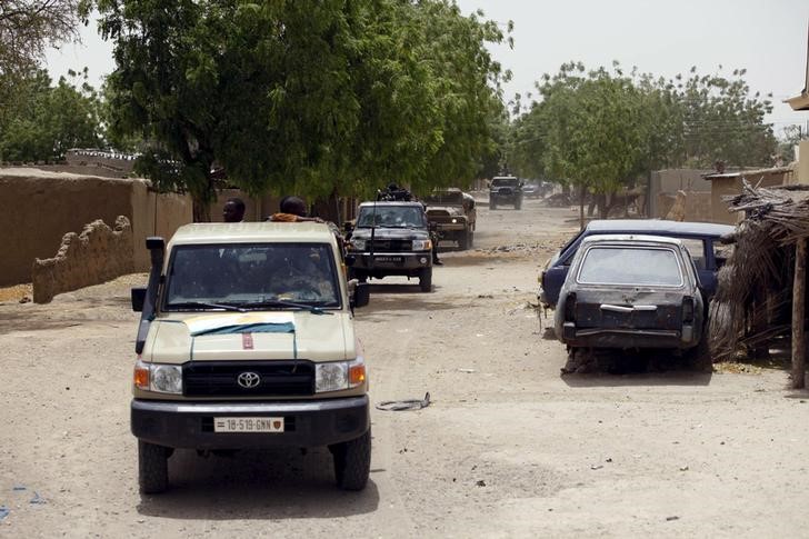 © Reuters. بوكو حرام تهاجم قرى بولاية بورنو في نيجيريا وتقتل 12