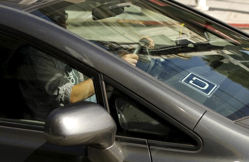 © Reuters. The logo for Uber is shown on a vehicle  in San Francisco