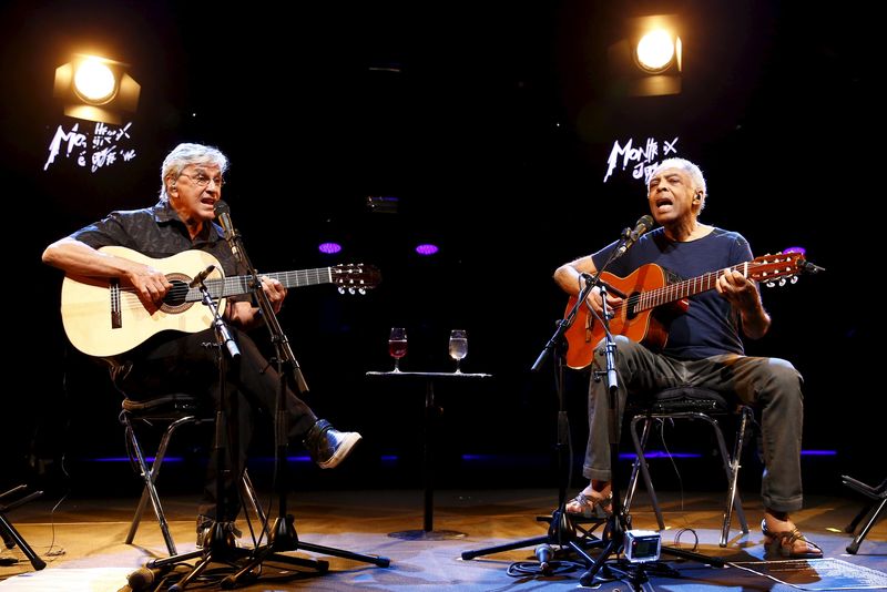 © Reuters. Caetano e Gil no Festival de Jazz de Montreux