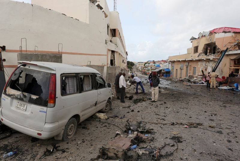 © Reuters. تدمير سيارة يعتقد أنها كانت تقل متشددين في معقل لحركة الشباب بالصومال