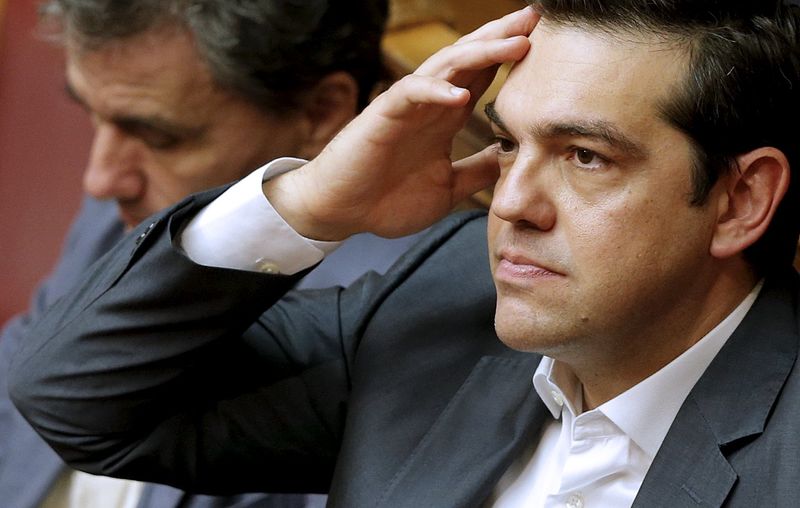 © Reuters. Greek Prime Minister Tsipras attends a parliamentary session in Athens