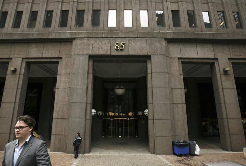 © Reuters. Man walks past Goldman Sachs headquarters building in financial district of New York