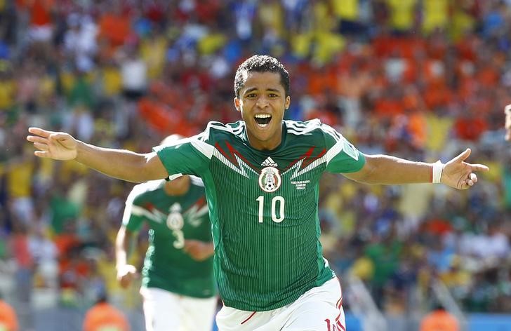 © Reuters. Mexico's Dos Santos celebrates after scoring a goal against the Netherlands during their 2014 World Cup round of 16 game at the Castelao arena in Fortaleza