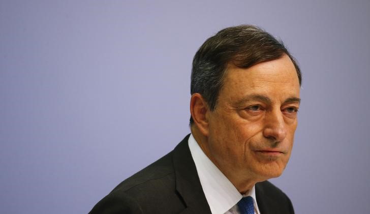 © Reuters. Presidente do Banco Central Europeu, Mario Draghi, durante entrevista coletiva em Frankfurt, na Alemanha