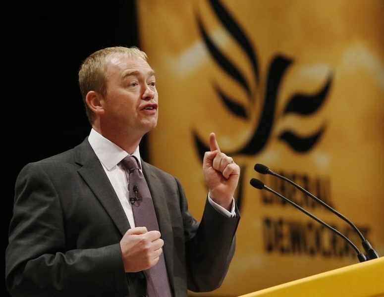 © Reuters. The President of the Liberal Democrat Party Tim Farron speaks at the Liberal Democrats annual conference in Brighton