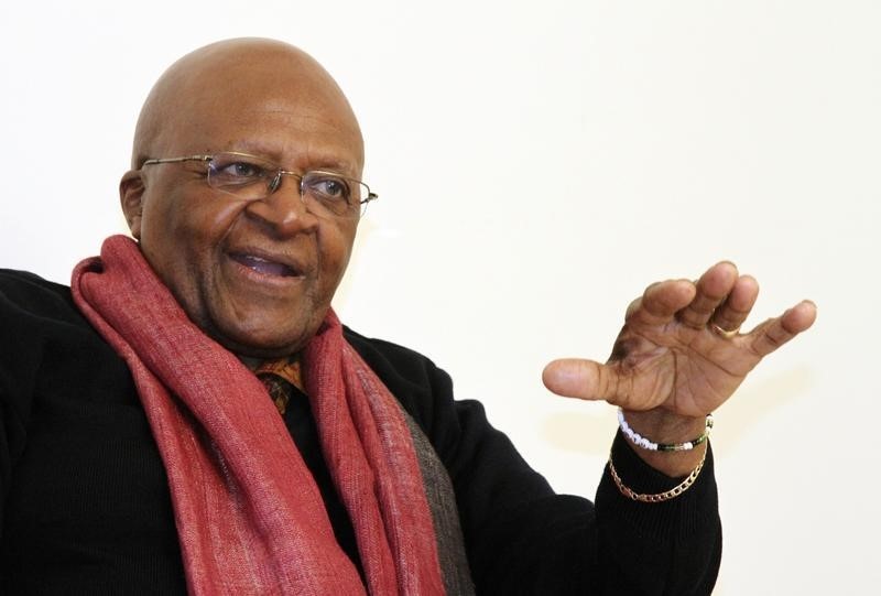 © Reuters.  Desmond Tutu