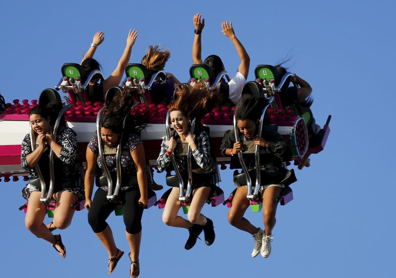 © Reuters. File photo of young girls screaming as they spin around on a ride at the annual San Diego County Fair