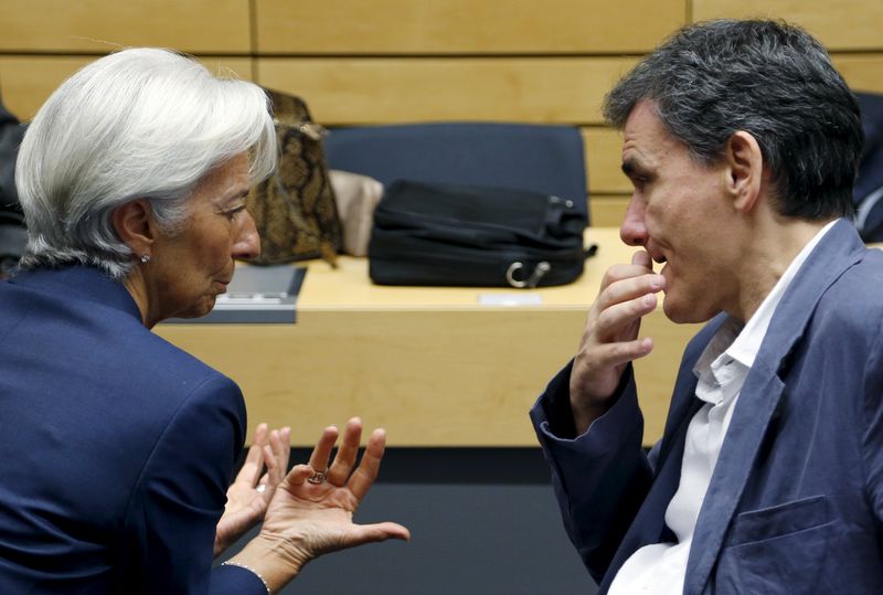 © Reuters. Lagarde dice que FMI participará en un tercer rescate "completo" de Grecia