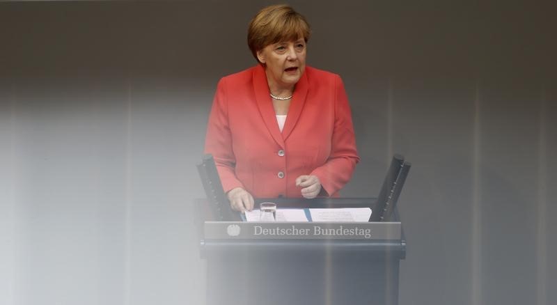 © Reuters. Chanceler alemã, Angela Merkel, durante sessão no Parlamento alemão, em Berlim