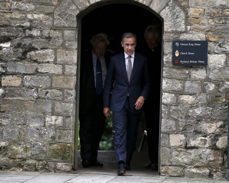 © Reuters. Bank of England Governor Mark Carney arrives at Lincoln Cathedral in Lincoln