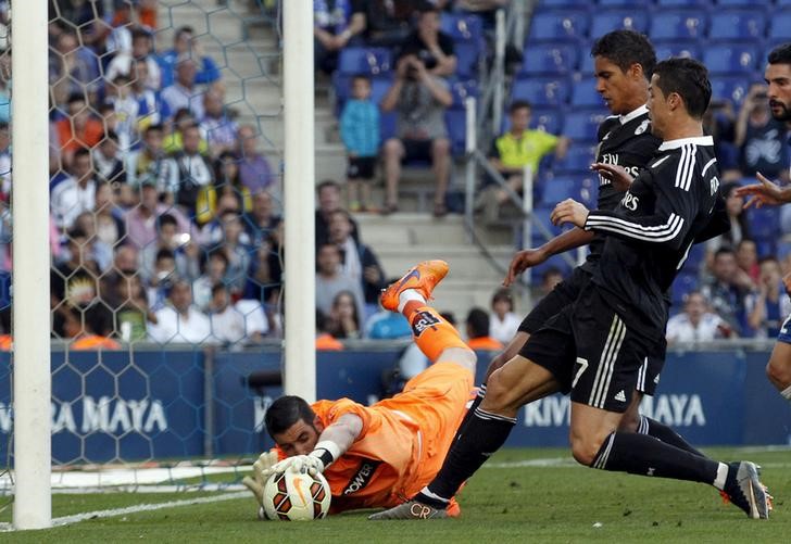 © Reuters. Goleiro Kike Casilla, que trocou o Espanyol pelo Real Madrid