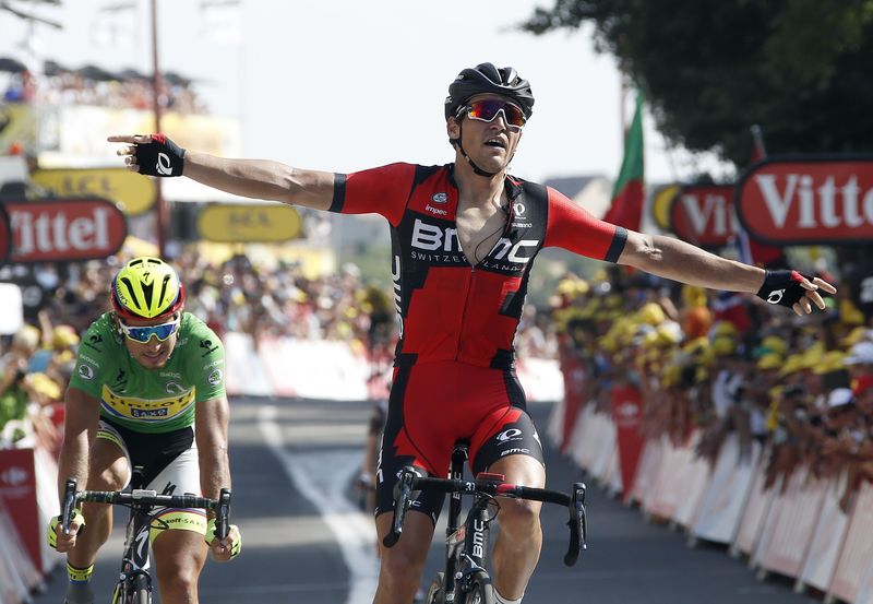 © Reuters. Van Avermaet gana la decimotercera etapa del Tour; Froome mantiene el liderato