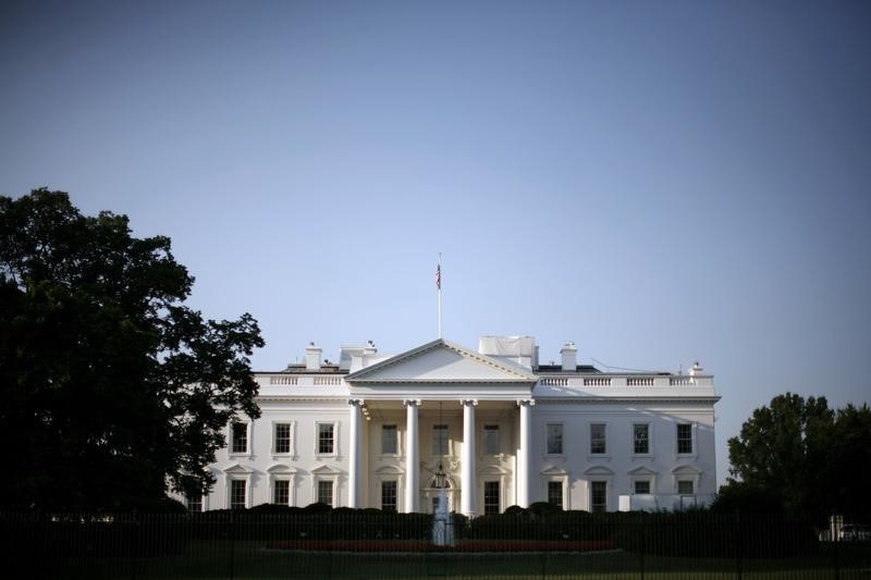 © Reuters. The White House is pictured after sunrise in Washington