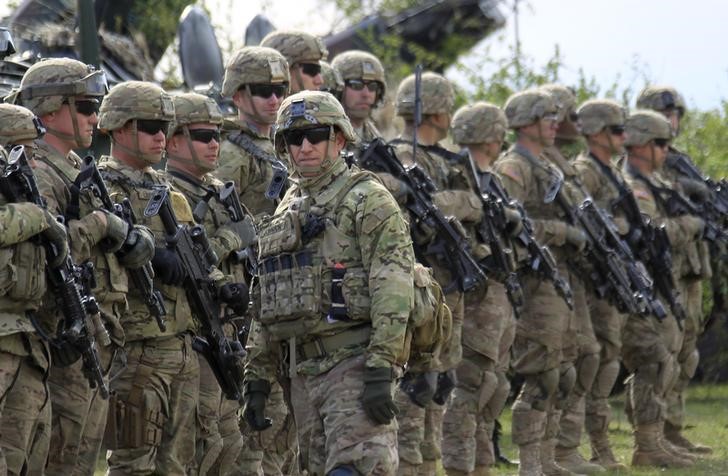 © Reuters. جنرال:الالتزامات العالمية تضغط بشكل متزايد على الجيش الأمريكي