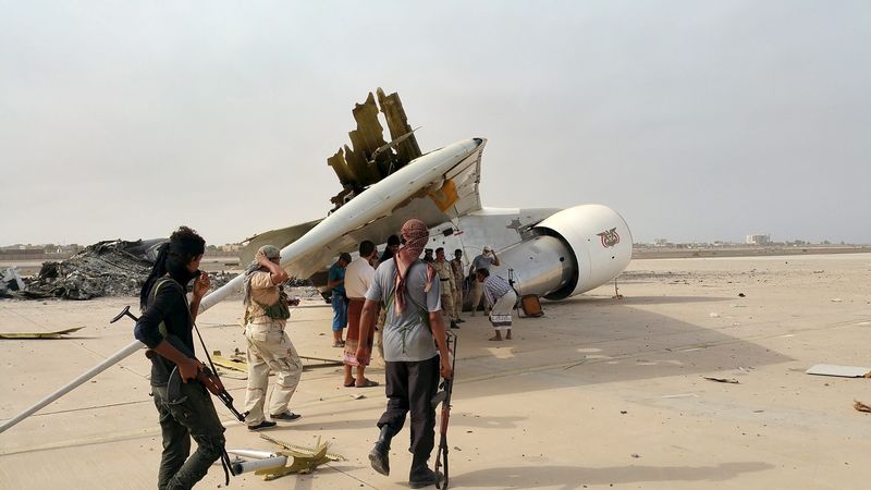 © Reuters. Las fuerzas anti-hutíes avanzan en Yemen 