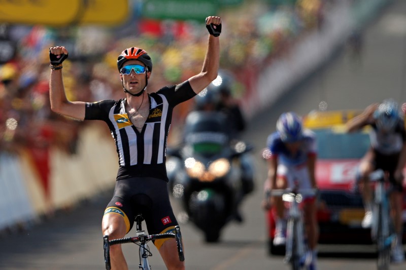 © Reuters. Cummings gana decimocuarta etapa del Tour de Francia, Froome aún lidera