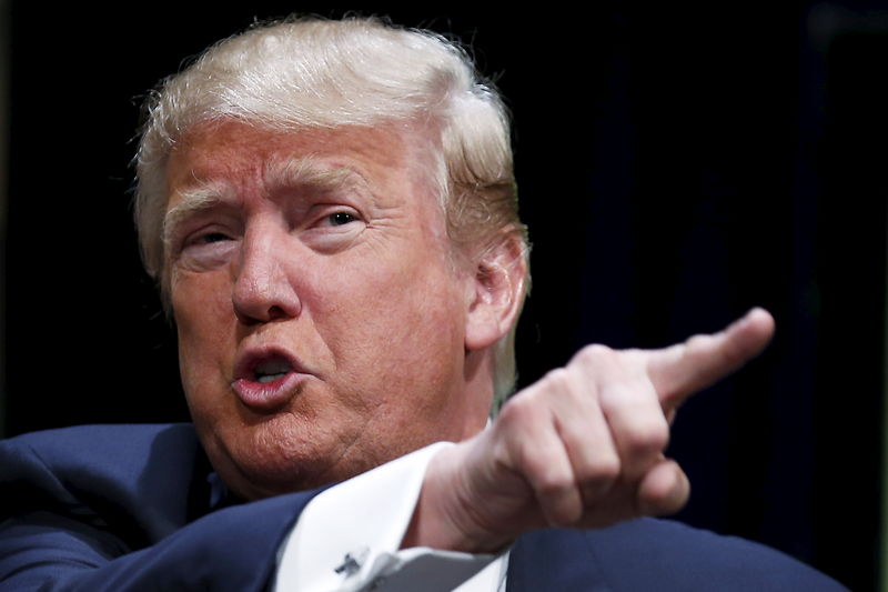 © Reuters. U.S. Republican presidential candidate Donald Trump speaks at the Family Leadership Summit in Ames