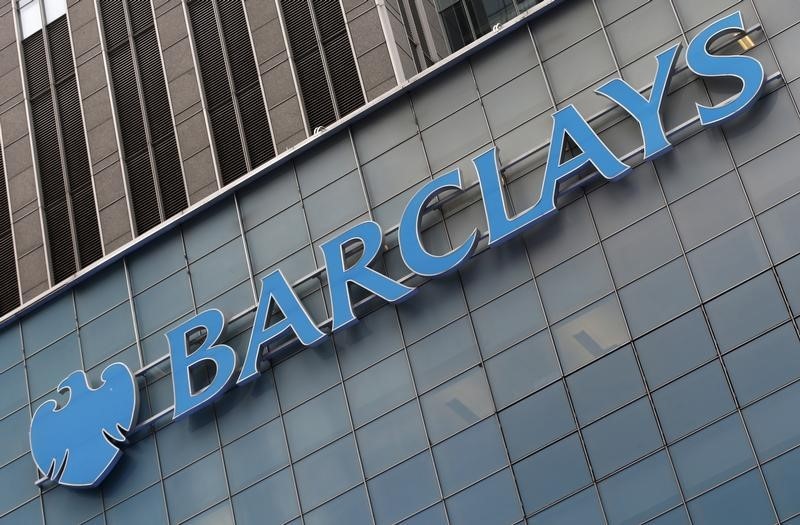 © Reuters. A Barclays sign is seen on the exterior of the Barclays U.S. Corporate headquarters in the Manhattan borough of New York City