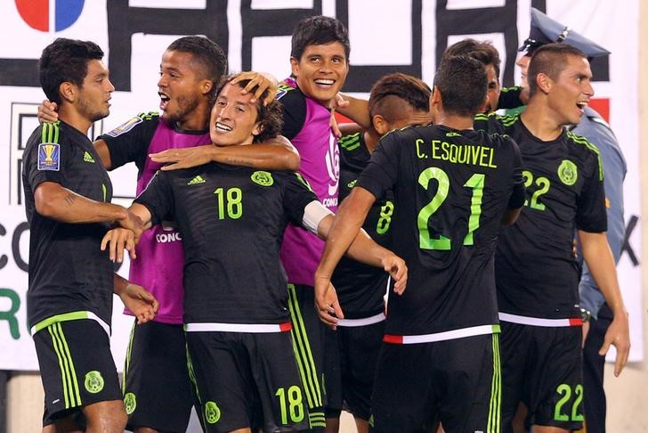 © Reuters. تأهل بنما والمكسيك لقبل نهائي الكأس الذهبية