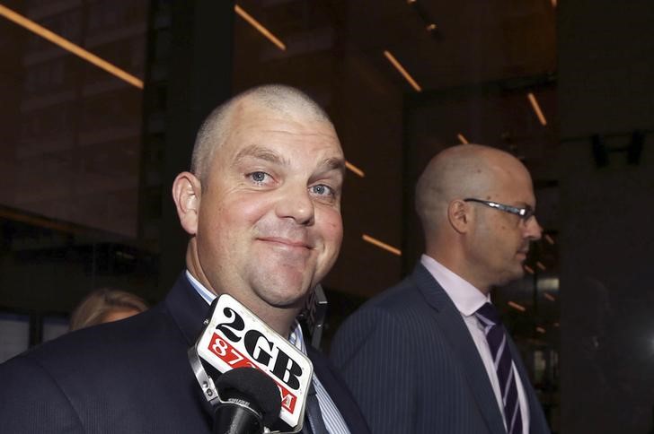 © Reuters. Former Australian billionaire Nathan Tinkler talks to a journalist as he arrives to the New South Wales Supreme Court in central Sydney