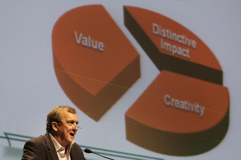 © Reuters. Mark Bristow, CEO of Randgold Resources speaks during an annual African mining conference in Cape Town
