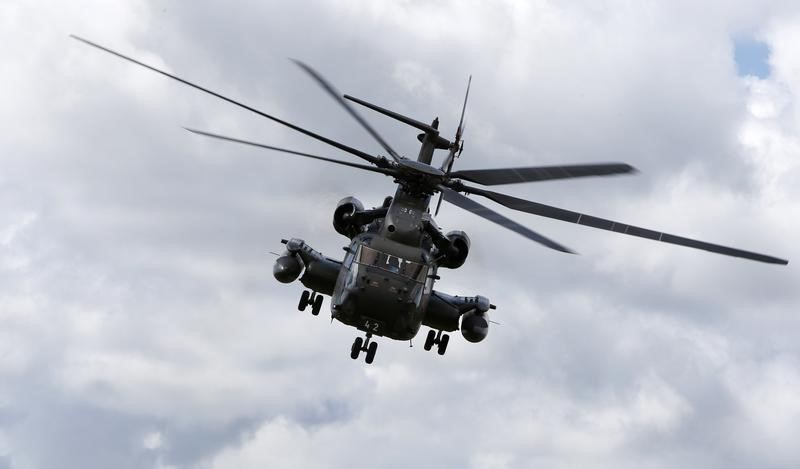 © Reuters. Вертолет CH53G Sikorsky вооруженных сил Германии на учениях близ Штутгарта