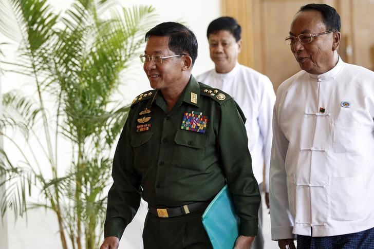 © Reuters. تقرير: قائد جيش ميانمار يدافع عن دور الجيش في السياسة