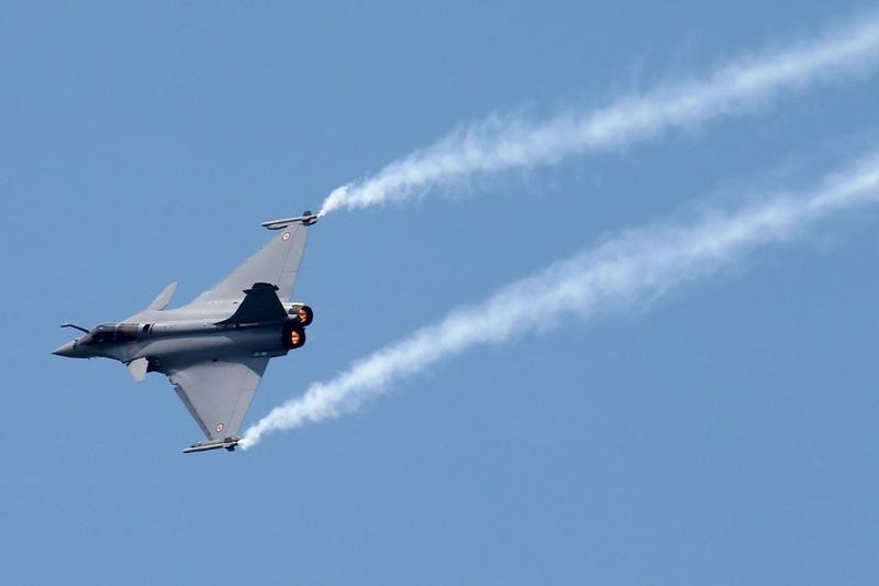 © Reuters. L'EXPORT PERMET À DASSAULT D'AUGMENTER LA PRODUCTION DU RAFALE