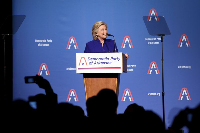 © Reuters. Hillary Clinton speaks during the Arkansas Democrats' Jefferson-Jackson Dinner 2015 in Little Rock