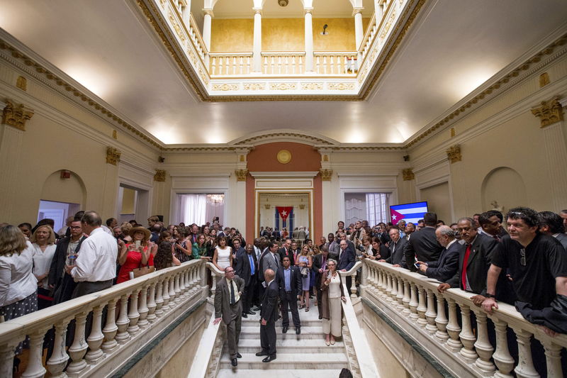© Reuters. البيت الأبيض يرحب "بالافتتاح التاريخي" للسفارة الكوبية في واشنطن