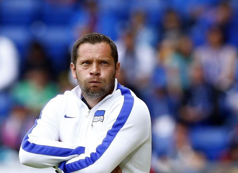 © Reuters. Herta Berlin's coach Dardai reacts during their German first division Bundesliga soccer match against TSG 1899 Hoffenheim in Sinsheim