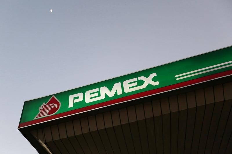 © Reuters. A Pemex gas station is seen in Mexico City