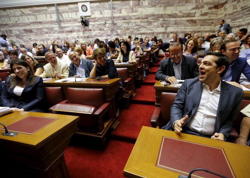 © Reuters. Grecia envía al Parlamento la ley para iniciar las negociaciones de rescate
