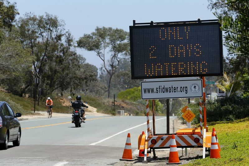 © Reuters. كاليفورنيا تقترح فرض غرامة قياسية نظير انتهاك قوانين ترشيد المياه