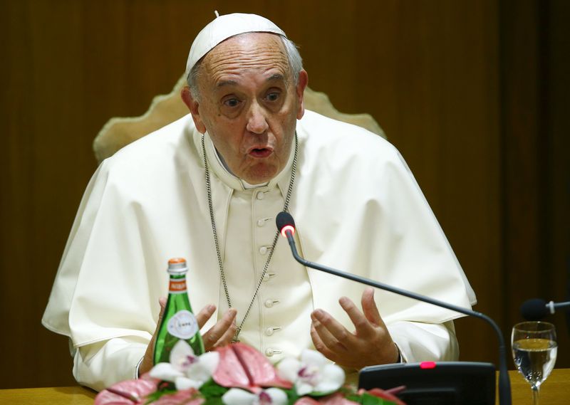 © Reuters. Papa Francisco durante conferência do Vaticano