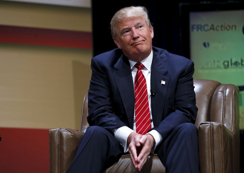 © Reuters. U.S. Republican presidential candidate Donald Trump listens to a question at the Family Leadership Summit in Ames