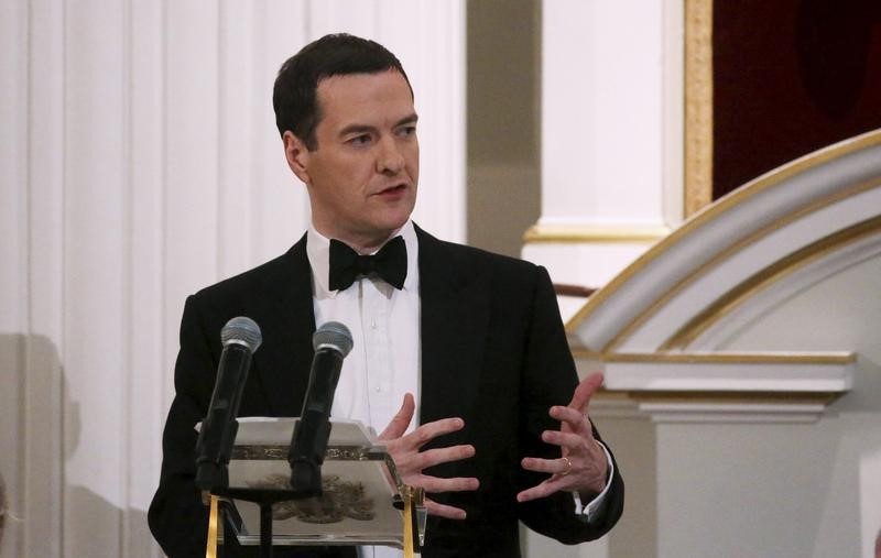 © Reuters. Britain's Chancellor of the Exchequer George Osborne speaks during the Bankers and Merchants Dinner at the Masion House in London, Britain