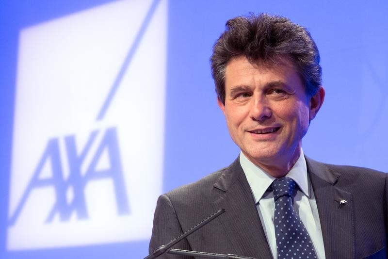 © Reuters. France's biggest insurer Axa CEO de Castries attends the company's 2014 results presentation in Paris