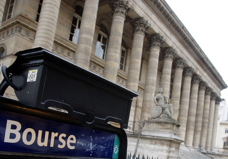 © Reuters. LES BOURSES EUROPÉENNES DANS LE ROUGE À LA MI-SÉANCE