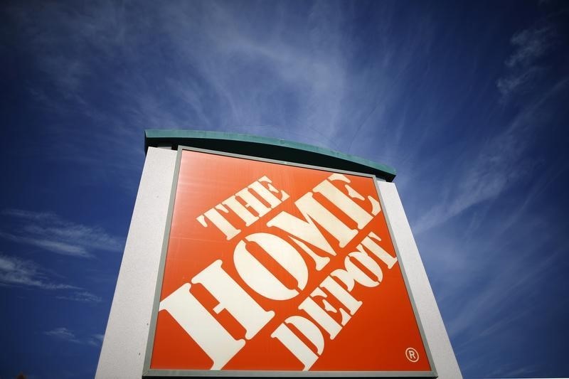 © Reuters. A Home Depot store is seen in Los Angeles