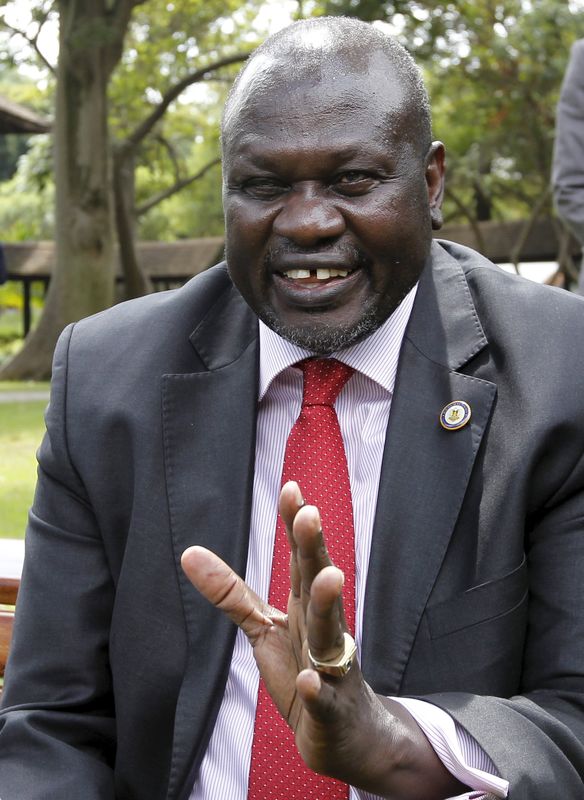 © Reuters. زعيم المتمردين في جنوب السودان يقيل قياديين كبيرين
