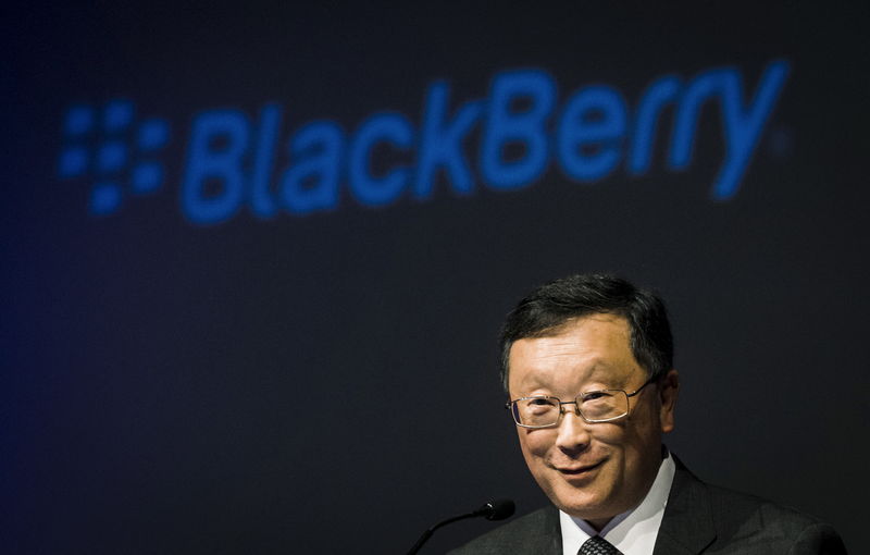 © Reuters. CEO da Blackberry, John Chen, fala durante assembleia geral de acionistas 