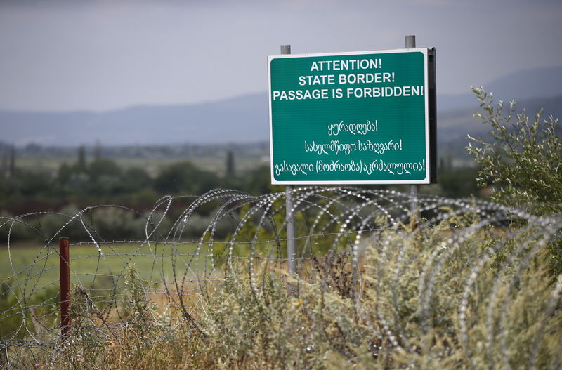 © Reuters. روسيا تنفي انتهاك السيادة الجورجية بتحريك العلامات الحدودية