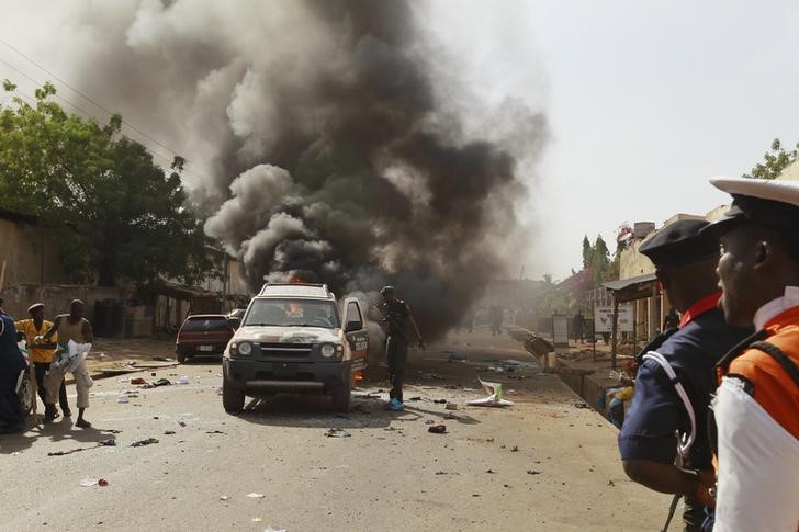 © Reuters. مقتل 29 على الاقل في تفجيرات في مدينة جومبي بشمال نيجيريا