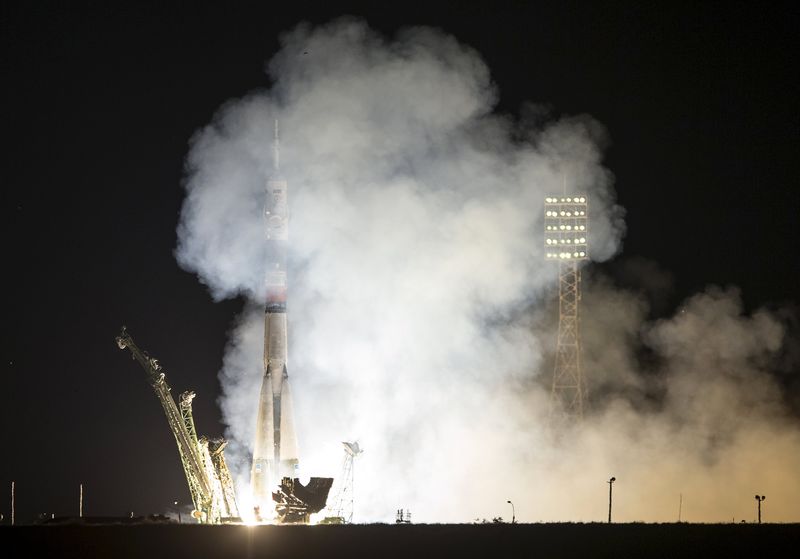 © Reuters. Foguete Soyuz TMA-17M decola com destino à Estação Espacial Internacional