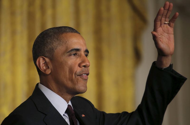 © Reuters. U.S. President Barack Obama waves after delivering remarks at a reception celebrating the signing into law of the African Growth and Opportunity Act at the East Room of the White House in Washington 