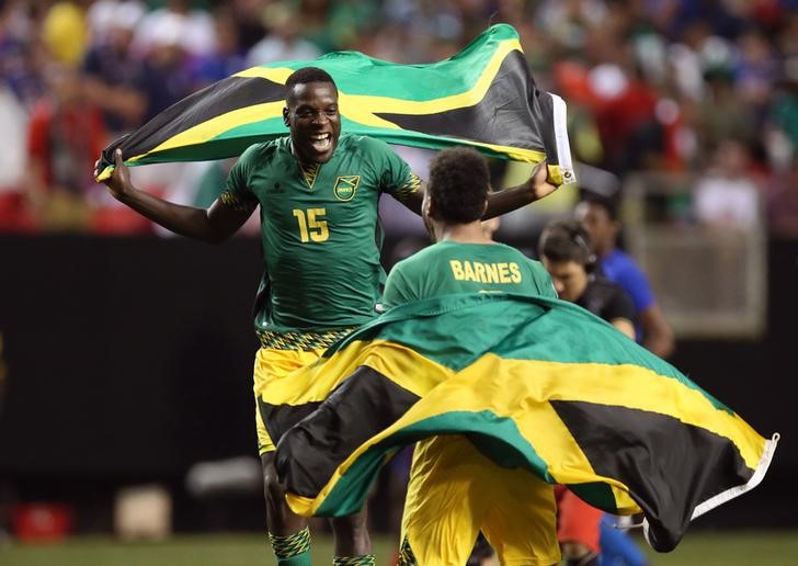 © Reuters. جاميكا تفاجيء المنتخب الامريكي وتصل نهائي الكأس الذهبية