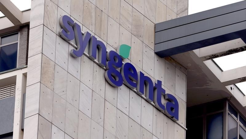 © Reuters. Swiss agrochemicals maker Syngenta's logo is seen at the company's headquarters in Basel