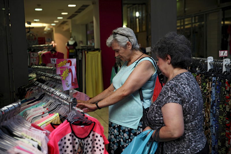 © Reuters. توقعات بانزلاق الاقتصاد اليوناني إلى الركود هذا العام