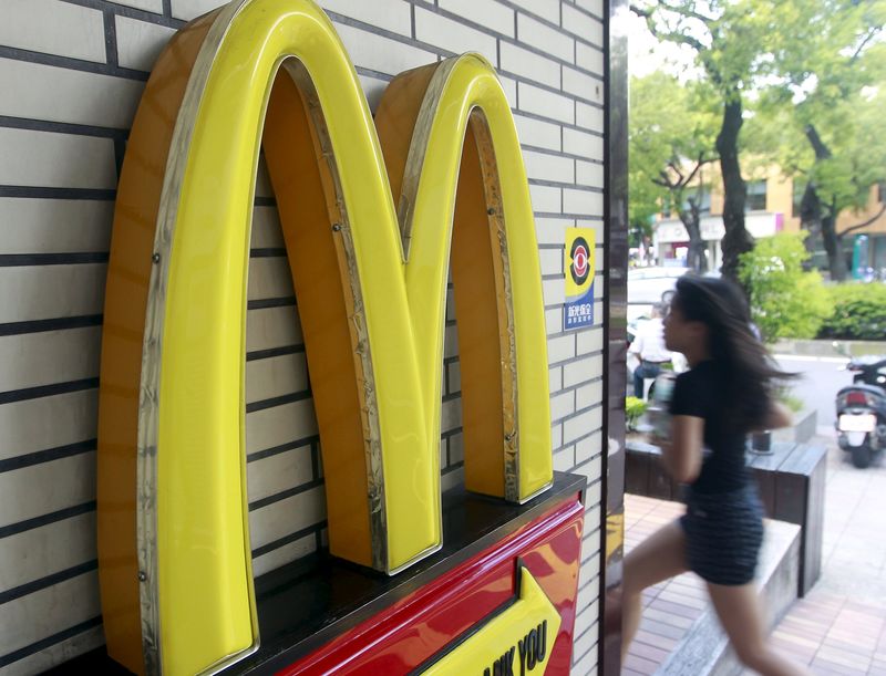 © Reuters. A girl runs past a McDonald's store in Taipei